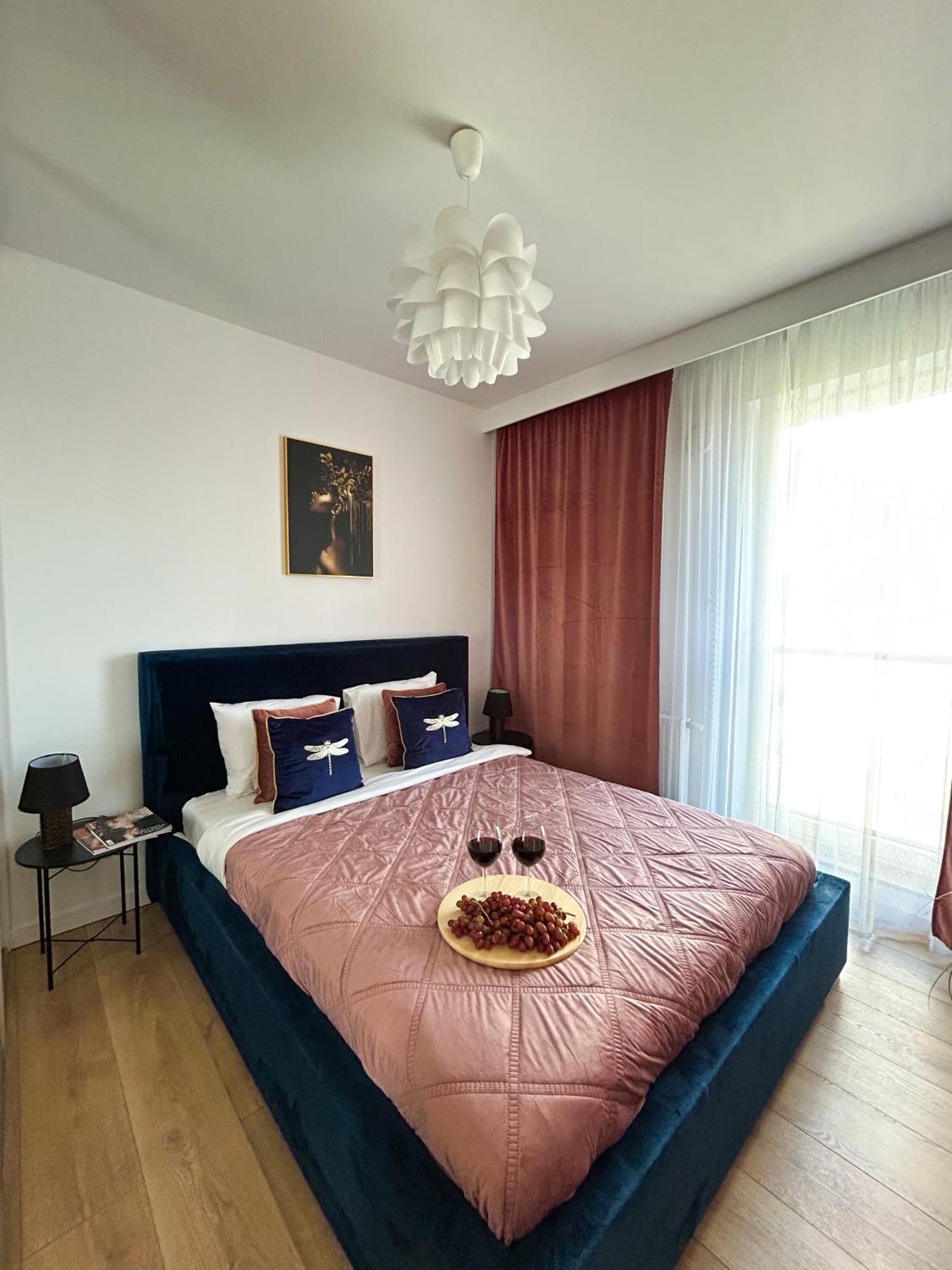 Lumina Stylish 3-Room Apart With Balcony Лодзь Экстерьер фото