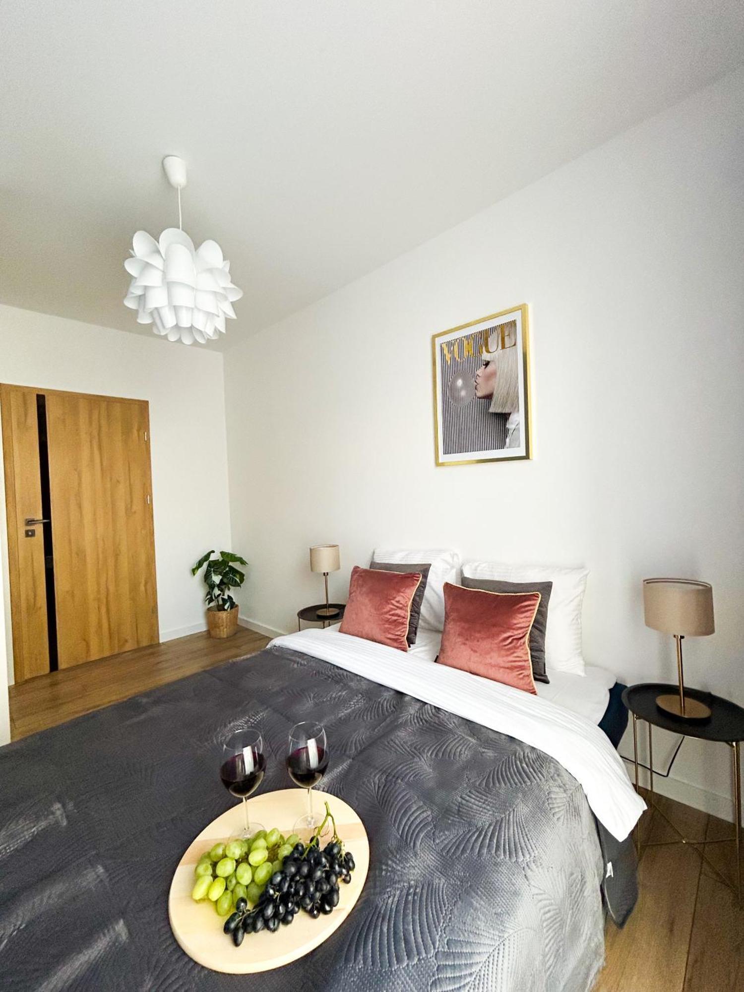 Lumina Stylish 3-Room Apart With Balcony Лодзь Экстерьер фото