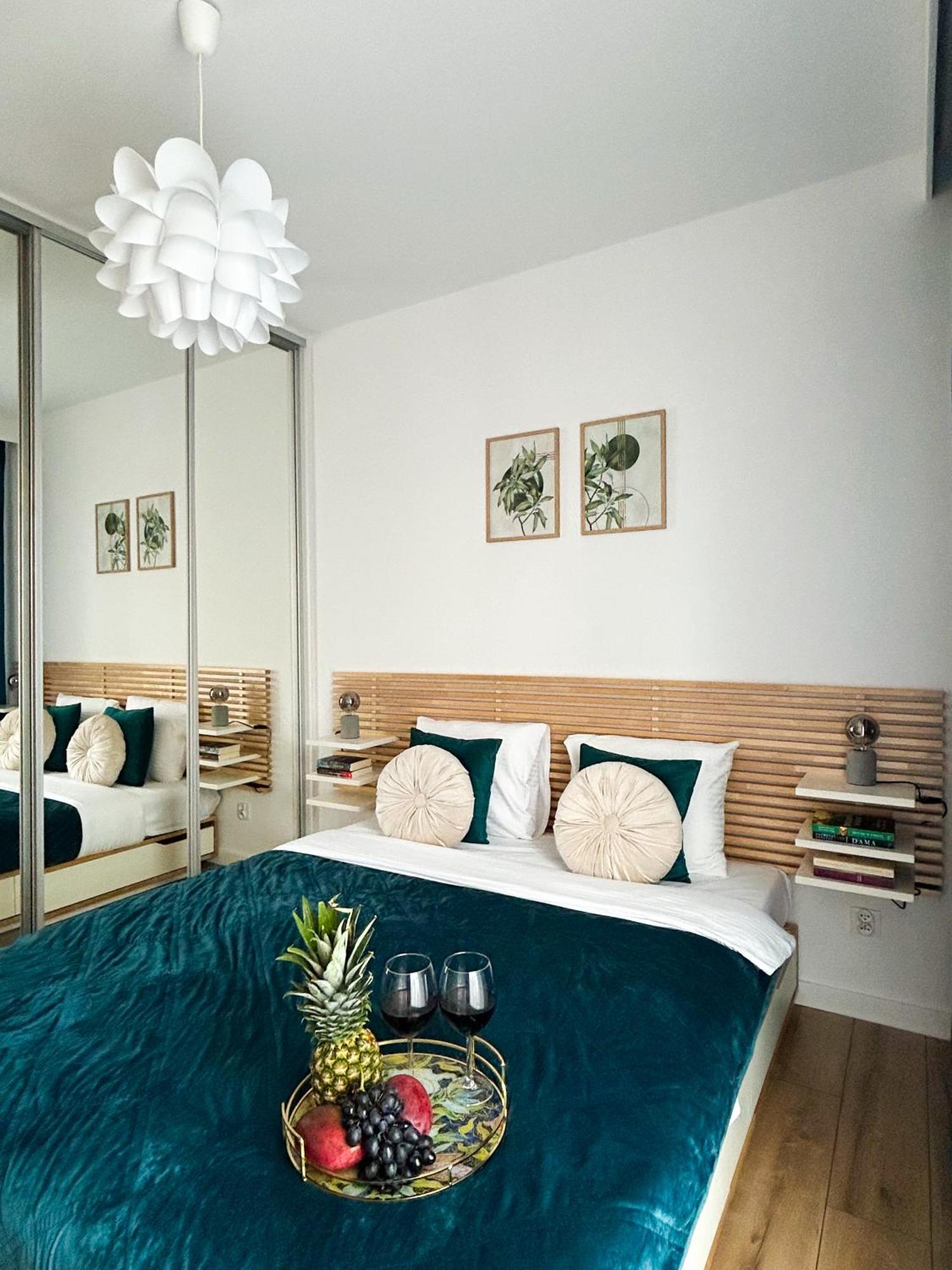 Lumina Stylish 3-Room Apart With Balcony Лодзь Экстерьер фото